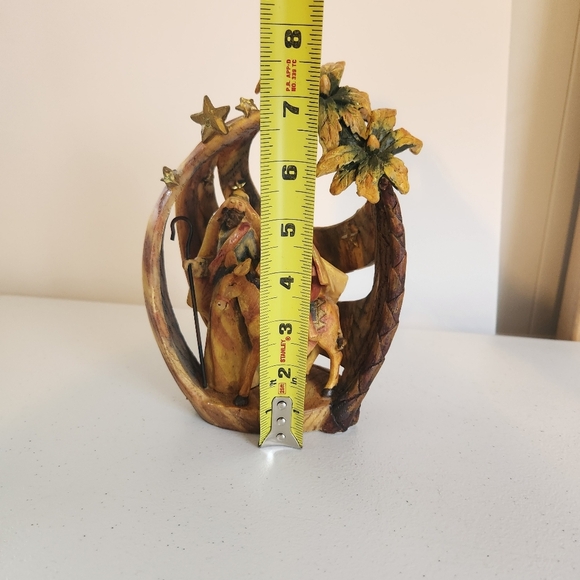 Vintage Holy Family Bethlehem Christmas Nativity Resin Faux Coconut Decoration - Picture 8 of 8
